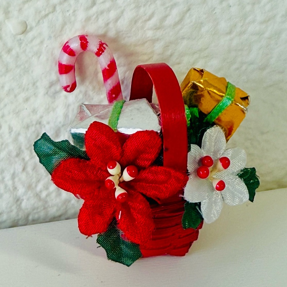 Vintage 1989 Avon Christmas Wish Red Basket Pin/Brooch-2” EUC
